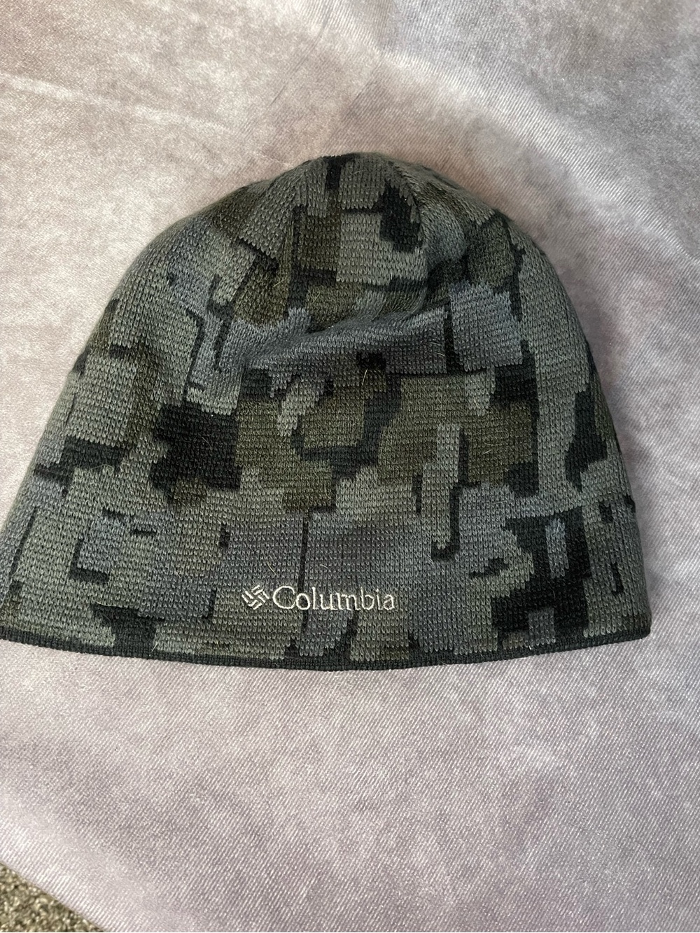 Columbia UniSex Reversible Gray Camouflage Beanie